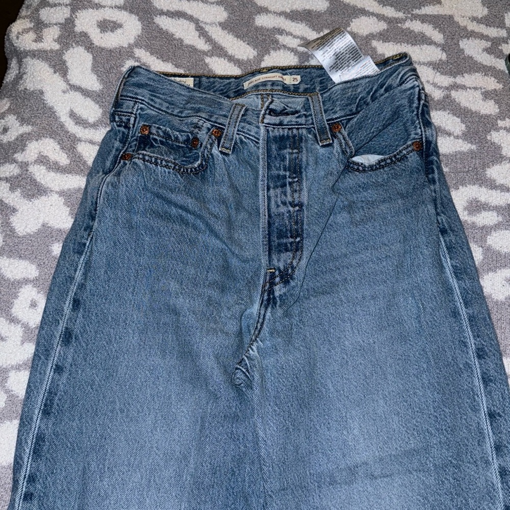 Levi’s rib cage straight ankle jeans